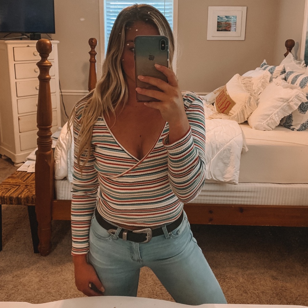 URBAN OUTFITTERS 90s Striped Rainbow Long Sleeve